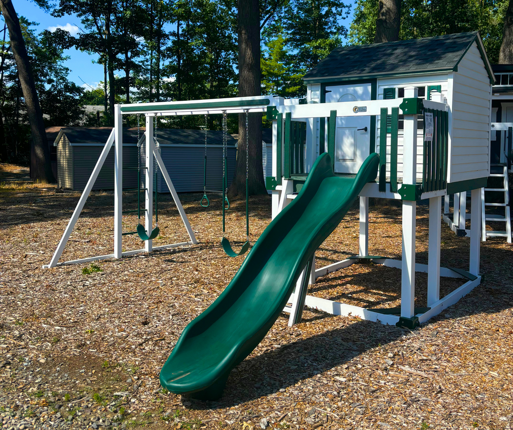 C-1 HIDEOUT PLAYSET - WHITE/GREEN - Garden Time