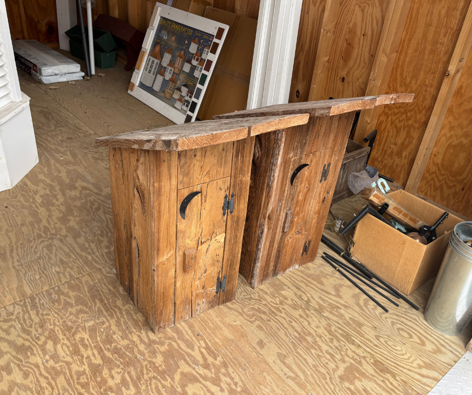DECORATIVE GARDEN OUTHOUSE-NATURAL CEDAR - Garden Time